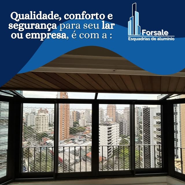 Janela de correr em alumínio com vista para a cidade